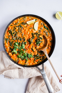 Dal mit Kichererbsen und Erdnüssen