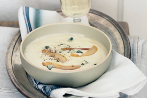 Selleriesuppe mit Birne und Gorgonzola
