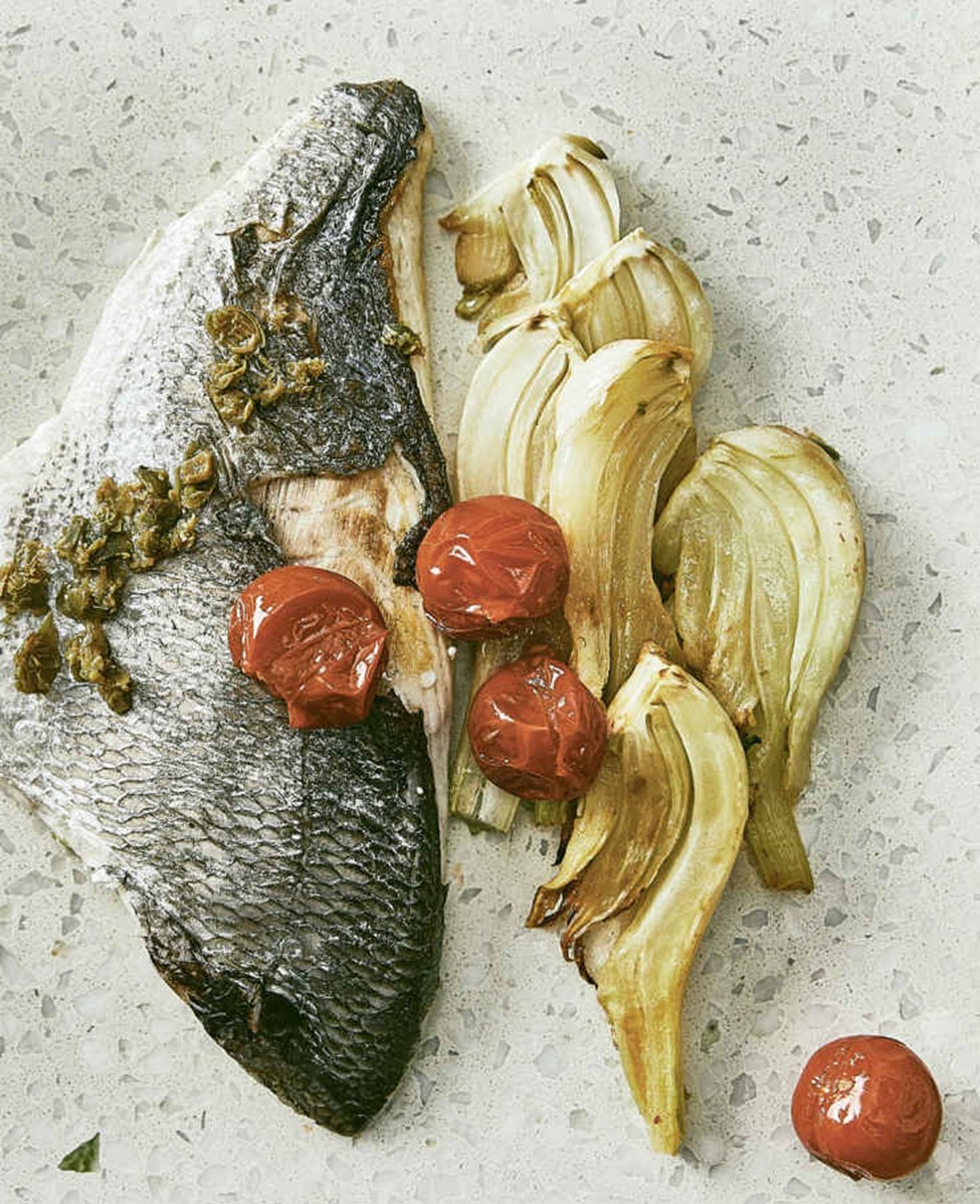 Heilbuttfilet mit Zitronen-Kapern-Marinade, Fenchel und Cocktailtomaten